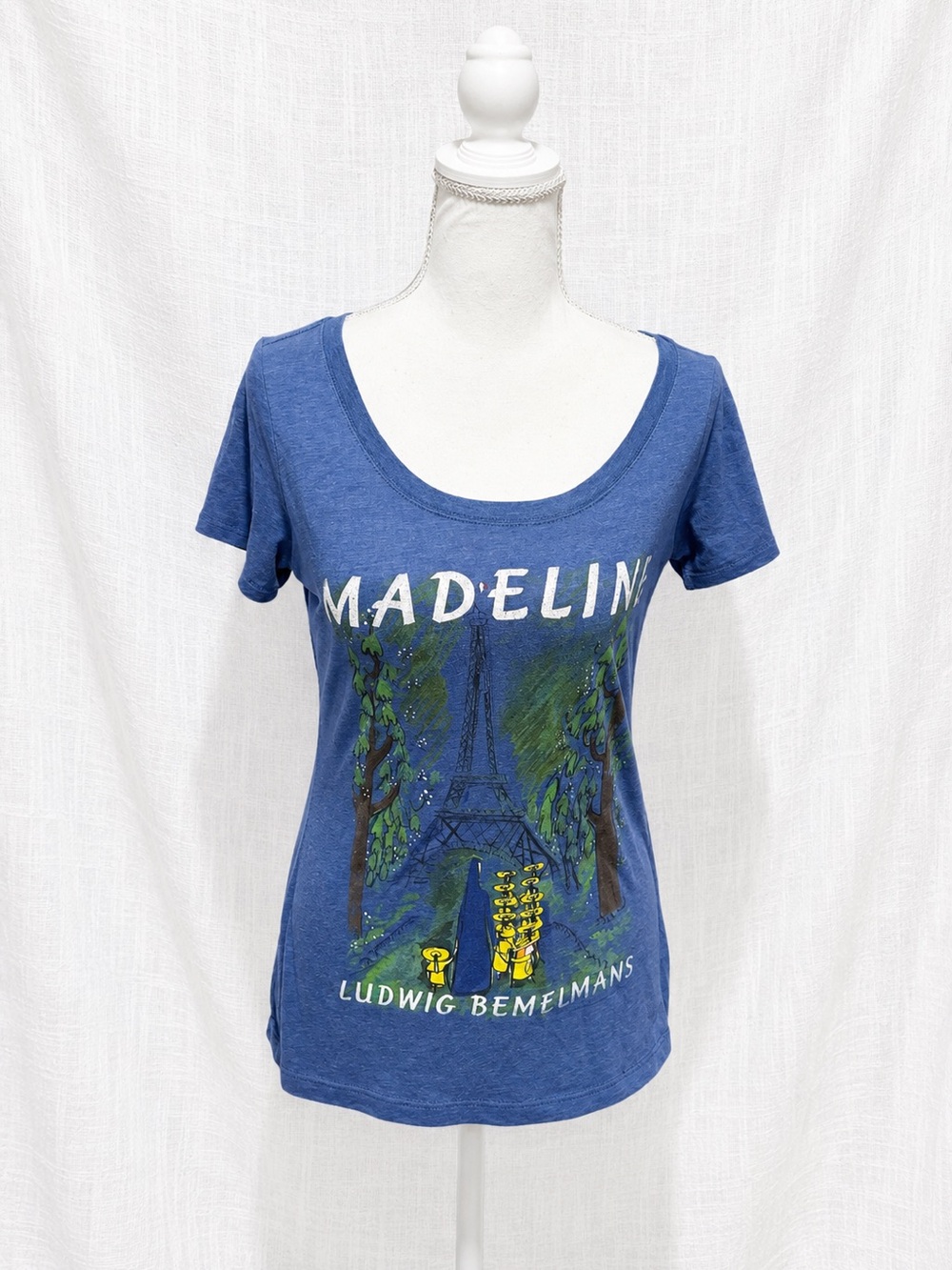 Madeline Graphic Scoop Neck Tee in Blue
